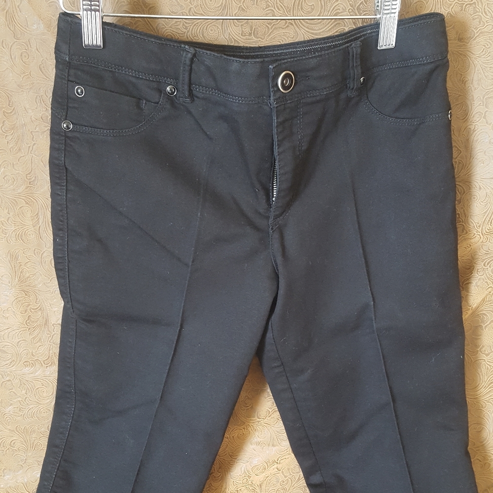 Black capris by intro by Jonathan Ross size 4